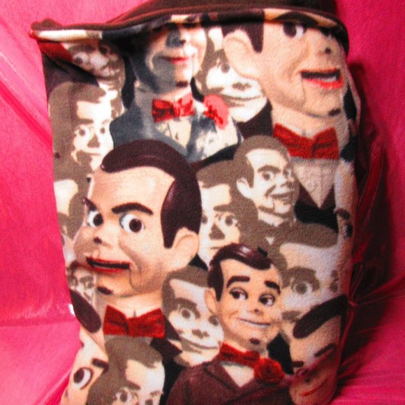 Goosebumps Slappy 87" x 58" Fleece Blanket - Picture 1 of 3